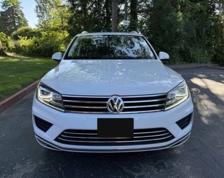 Білий Фольксваген Туарег, об'ємом двигуна 3.6 л та пробігом 129 тис. км за 12000 $, фото 1 на Automoto.ua