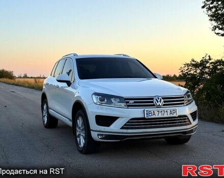 Белый Фольксваген Туарег, объемом двигателя 3 л и пробегом 313 тыс. км за 26500 $, фото 1 на Automoto.ua