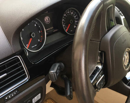 Белый Фольксваген Туарег, объемом двигателя 2.97 л и пробегом 285 тыс. км за 21000 $, фото 7 на Automoto.ua