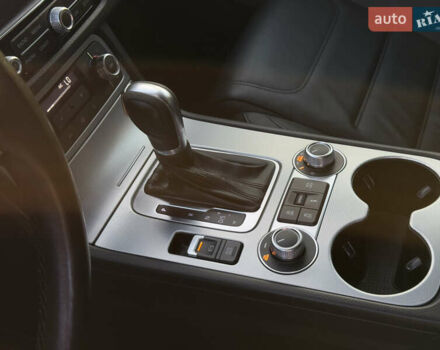 Білий Фольксваген Туарег, об'ємом двигуна 3 л та пробігом 279 тис. км за 24700 $, фото 16 на Automoto.ua