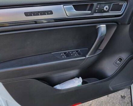 Белый Фольксваген Туарег, объемом двигателя 2.97 л и пробегом 230 тыс. км за 30000 $, фото 40 на Automoto.ua