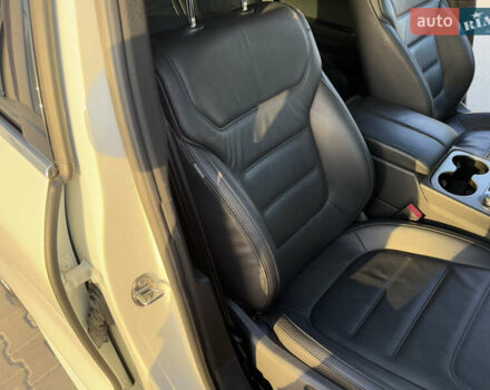 Білий Фольксваген Туарег, об'ємом двигуна 3 л та пробігом 279 тис. км за 24700 $, фото 39 на Automoto.ua