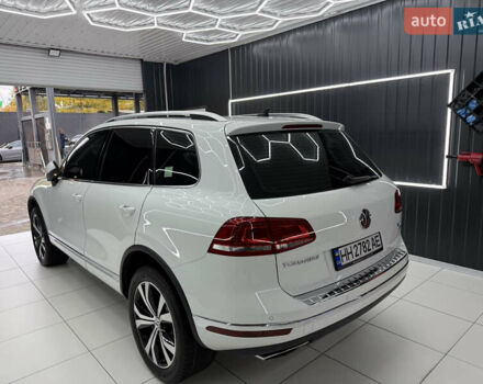 Белый Фольксваген Туарег, объемом двигателя 2.97 л и пробегом 193 тыс. км за 24500 $, фото 3 на Automoto.ua