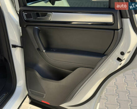 Білий Фольксваген Туарег, об'ємом двигуна 3 л та пробігом 279 тис. км за 24700 $, фото 34 на Automoto.ua