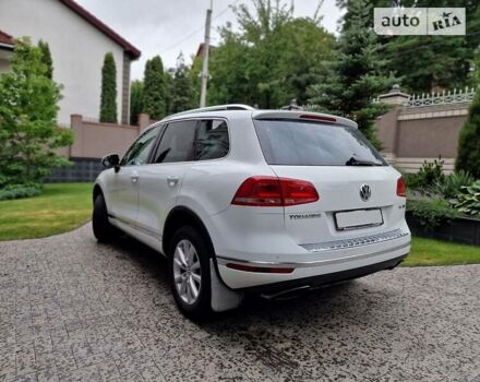 Білий Фольксваген Туарег, об'ємом двигуна 3 л та пробігом 102 тис. км за 34800 $, фото 7 на Automoto.ua