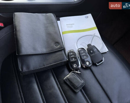 Білий Фольксваген Туарег, об'ємом двигуна 4.13 л та пробігом 197 тис. км за 27000 $, фото 41 на Automoto.ua