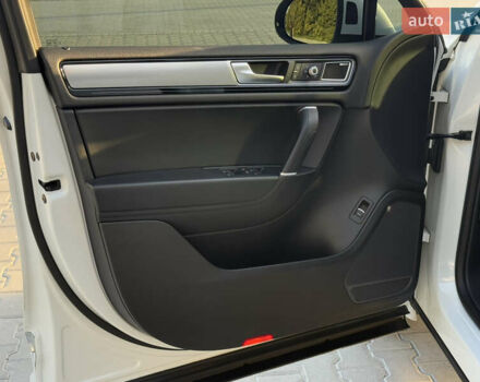 Білий Фольксваген Туарег, об'ємом двигуна 3 л та пробігом 279 тис. км за 24700 $, фото 42 на Automoto.ua