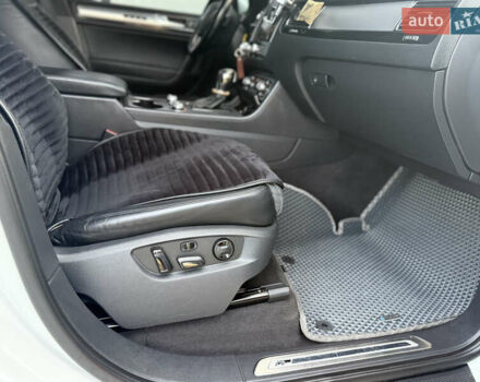 Білий Фольксваген Туарег, об'ємом двигуна 2.98 л та пробігом 287 тис. км за 24250 $, фото 34 на Automoto.ua