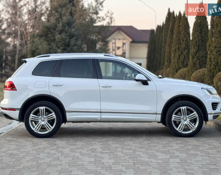 Білий Фольксваген Туарег, об'ємом двигуна 4.13 л та пробігом 197 тис. км за 27000 $, фото 5 на Automoto.ua