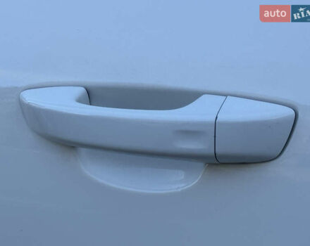 Белый Фольксваген Туарег, объемом двигателя 3.6 л и пробегом 242 тыс. км за 18500 $, фото 9 на Automoto.ua