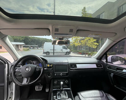 Білий Фольксваген Туарег, об'ємом двигуна 2.97 л та пробігом 247 тис. км за 29800 $, фото 14 на Automoto.ua