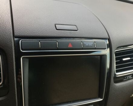 Білий Фольксваген Туарег, об'ємом двигуна 3 л та пробігом 285 тис. км за 20500 $, фото 6 на Automoto.ua