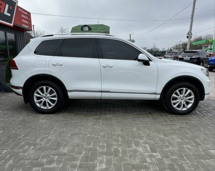 Белый Фольксваген Туарег, объемом двигателя 3 л и пробегом 320 тыс. км за 23700 $, фото 2 на Automoto.ua