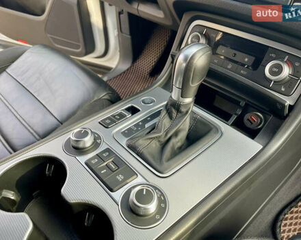 Білий Фольксваген Туарег, об'ємом двигуна 3 л та пробігом 199 тис. км за 35500 $, фото 22 на Automoto.ua