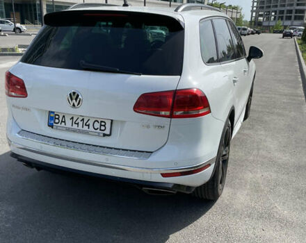 Білий Фольксваген Туарег, об'ємом двигуна 4.13 л та пробігом 169 тис. км за 32000 $, фото 8 на Automoto.ua