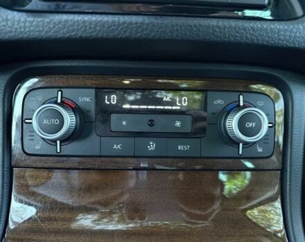 Білий Фольксваген Туарег, об'ємом двигуна 3.6 л та пробігом 129 тис. км за 12000 $, фото 19 на Automoto.ua