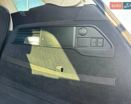 Белый Фольксваген Туарег, объемом двигателя 2.97 л и пробегом 240 тыс. км за 25000 $, фото 5 на Automoto.ua