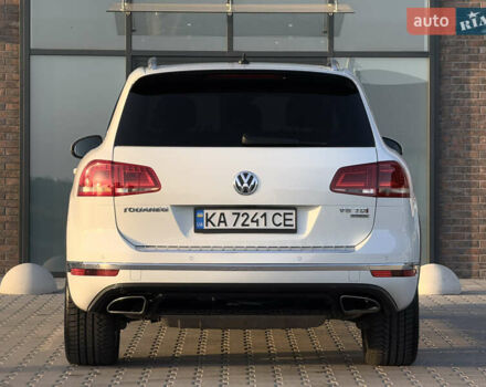 Білий Фольксваген Туарег, об'ємом двигуна 3 л та пробігом 279 тис. км за 24700 $, фото 3 на Automoto.ua