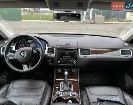 Белый Фольксваген Туарег, объемом двигателя 3 л и пробегом 269 тыс. км за 27000 $, фото 18 на Automoto.ua