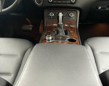 Белый Фольксваген Туарег, объемом двигателя 2.97 л и пробегом 208 тыс. км за 21800 $, фото 43 на Automoto.ua