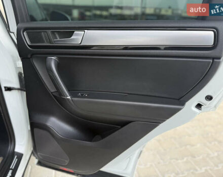 Білий Фольксваген Туарег, об'ємом двигуна 2.98 л та пробігом 287 тис. км за 24250 $, фото 30 на Automoto.ua