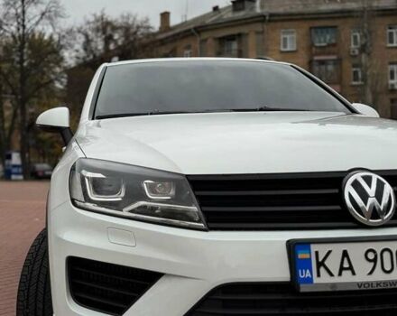 Белый Фольксваген Туарег, объемом двигателя 2.97 л и пробегом 206 тыс. км за 24900 $, фото 1 на Automoto.ua