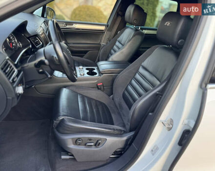 Білий Фольксваген Туарег, об'ємом двигуна 4.13 л та пробігом 197 тис. км за 27000 $, фото 37 на Automoto.ua