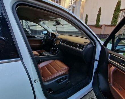 Білий Фольксваген Туарег, об'ємом двигуна 3 л та пробігом 102 тис. км за 34800 $, фото 19 на Automoto.ua