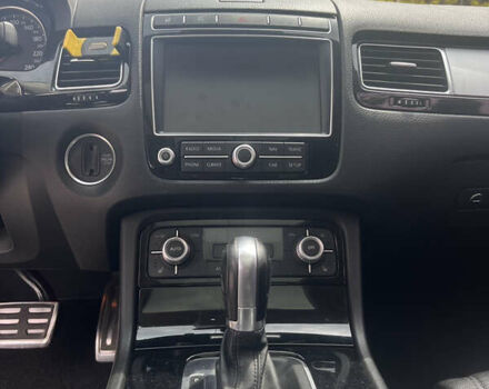 Білий Фольксваген Туарег, об'ємом двигуна 2.97 л та пробігом 247 тис. км за 29800 $, фото 17 на Automoto.ua