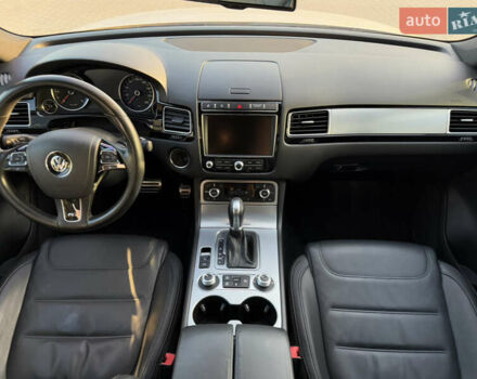 Білий Фольксваген Туарег, об'ємом двигуна 3 л та пробігом 279 тис. км за 24700 $, фото 9 на Automoto.ua