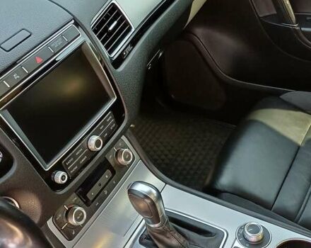 Белый Фольксваген Туарег, объемом двигателя 3 л и пробегом 225 тыс. км за 27700 $, фото 19 на Automoto.ua