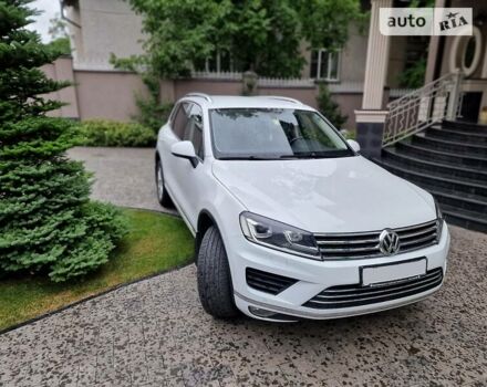 Білий Фольксваген Туарег, об'ємом двигуна 3 л та пробігом 102 тис. км за 34800 $, фото 6 на Automoto.ua