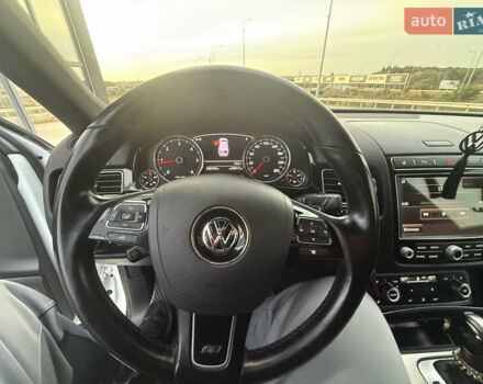 Білий Фольксваген Туарег, об'ємом двигуна 2.98 л та пробігом 287 тис. км за 24250 $, фото 38 на Automoto.ua