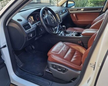 Білий Фольксваген Туарег, об'ємом двигуна 3 л та пробігом 102 тис. км за 34800 $, фото 33 на Automoto.ua