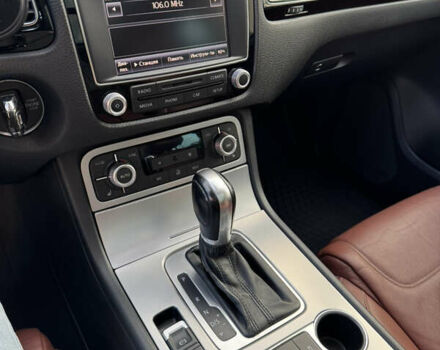 Білий Фольксваген Туарег, об'ємом двигуна 2.97 л та пробігом 228 тис. км за 29500 $, фото 12 на Automoto.ua