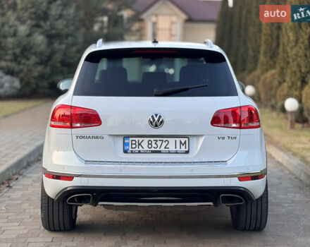 Білий Фольксваген Туарег, об'ємом двигуна 4.13 л та пробігом 197 тис. км за 27000 $, фото 10 на Automoto.ua
