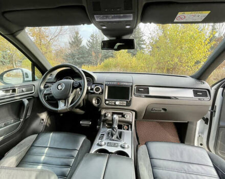 Білий Фольксваген Туарег, об'ємом двигуна 3 л та пробігом 199 тис. км за 35500 $, фото 14 на Automoto.ua