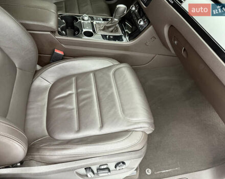 Белый Фольксваген Туарег, объемом двигателя 2.97 л и пробегом 193 тыс. км за 24500 $, фото 11 на Automoto.ua