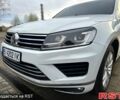Белый Фольксваген Туарег, объемом двигателя 3.6 л и пробегом 130 тыс. км за 25000 $, фото 3 на Automoto.ua