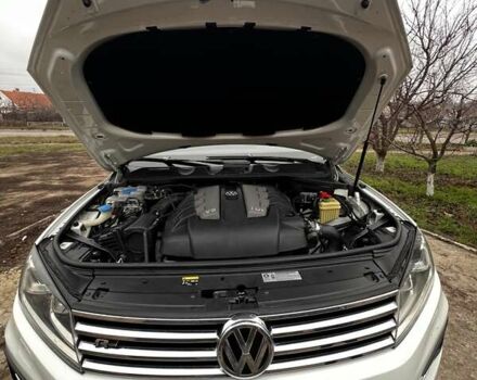 Білий Фольксваген Туарег, об'ємом двигуна 2.97 л та пробігом 334 тис. км за 26000 $, фото 6 на Automoto.ua