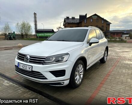 Белый Фольксваген Туарег, объемом двигателя 3.6 л и пробегом 130 тыс. км за 25000 $, фото 1 на Automoto.ua
