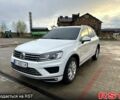 Белый Фольксваген Туарег, объемом двигателя 3.6 л и пробегом 130 тыс. км за 25000 $, фото 1 на Automoto.ua