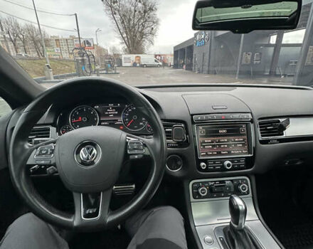 Белый Фольксваген Туарег, объемом двигателя 2.97 л и пробегом 278 тыс. км за 24000 $, фото 7 на Automoto.ua