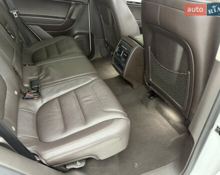 Белый Фольксваген Туарег, объемом двигателя 2.97 л и пробегом 193 тыс. км за 24500 $, фото 12 на Automoto.ua