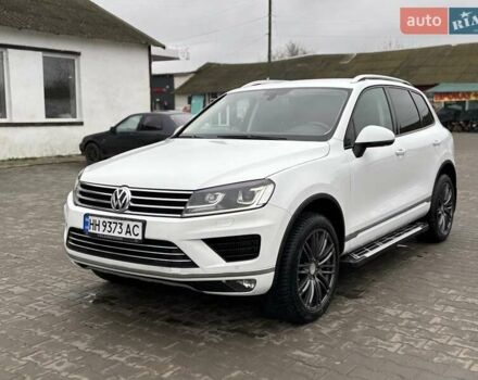 Белый Фольксваген Туарег, объемом двигателя 3 л и пробегом 269 тыс. км за 27000 $, фото 1 на Automoto.ua