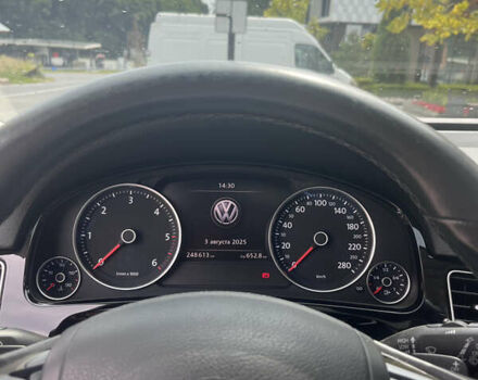 Білий Фольксваген Туарег, об'ємом двигуна 2.97 л та пробігом 247 тис. км за 29800 $, фото 19 на Automoto.ua