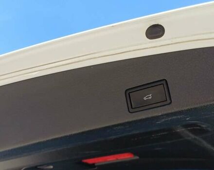 Белый Фольксваген Туарег, объемом двигателя 3 л и пробегом 225 тыс. км за 27700 $, фото 21 на Automoto.ua