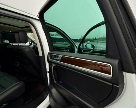 Белый Фольксваген Туарег, объемом двигателя 2.97 л и пробегом 216 тыс. км за 24500 $, фото 19 на Automoto.ua