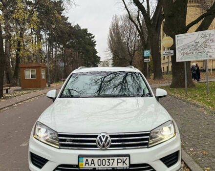 Белый Фольксваген Туарег, объемом двигателя 3.6 л и пробегом 125 тыс. км за 22500 $, фото 1 на Automoto.ua