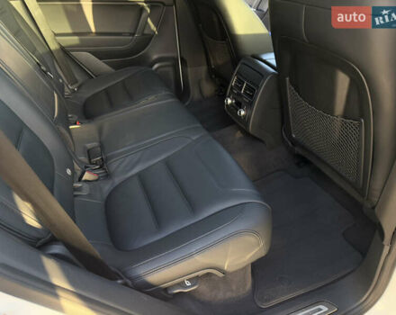 Білий Фольксваген Туарег, об'ємом двигуна 3 л та пробігом 279 тис. км за 24700 $, фото 24 на Automoto.ua